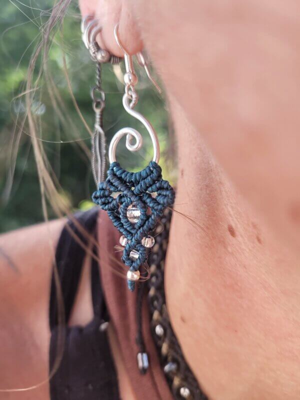 Boucle d'oreille porté