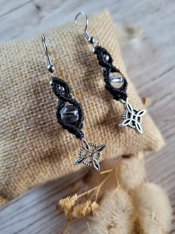Boucle d'oreille Lys Nœud de sorcière – Image 2