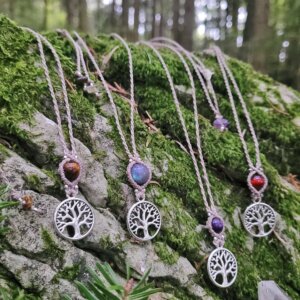 Collier Arbre de vie, avec un doux fil gris beige et 4 pierres au choix