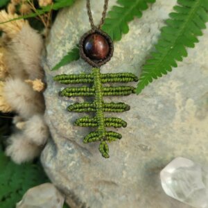 Collier nature et fougère